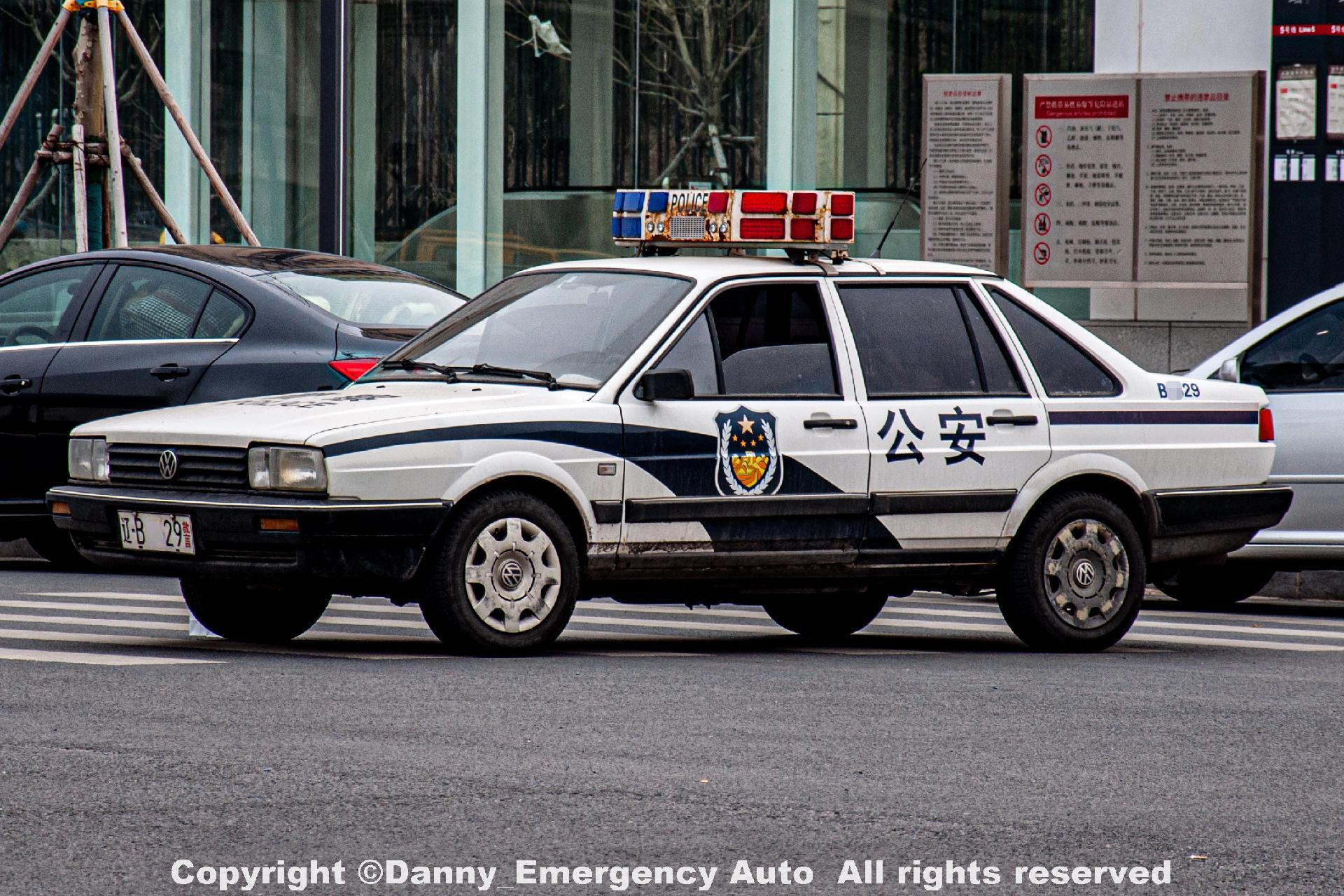 【你的城市还有桑塔纳警车吗】一代经典警车:大众桑塔纳警车91 对于