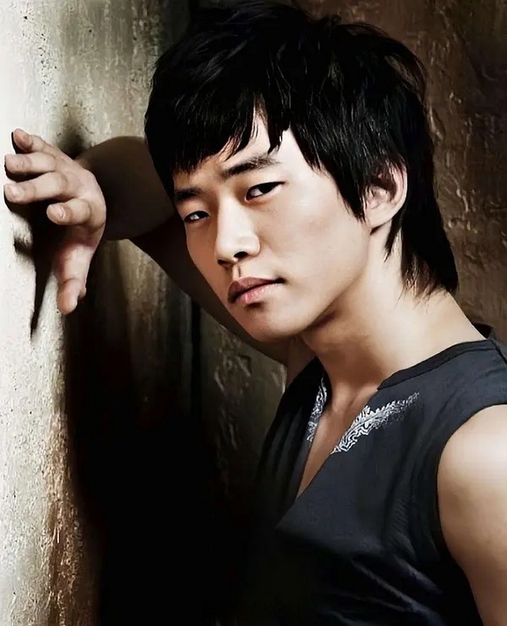 李俊昊是南韩do脸最成功的男明星了,简直大变活人.