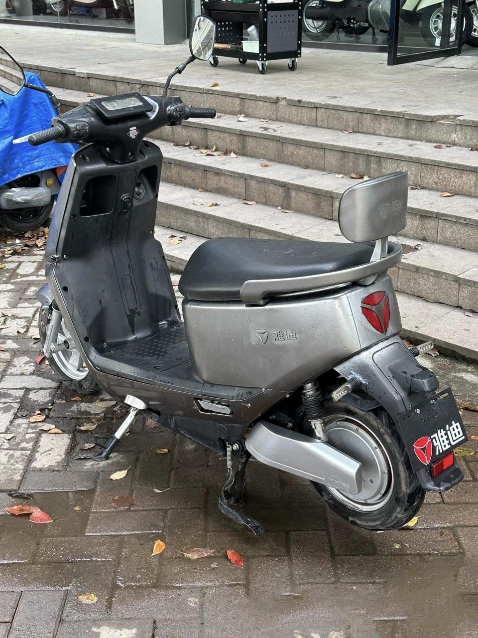 二手72v雅迪e6电动车电瓶车 成色不错,碟刹 真空胎 led大灯,新车4000