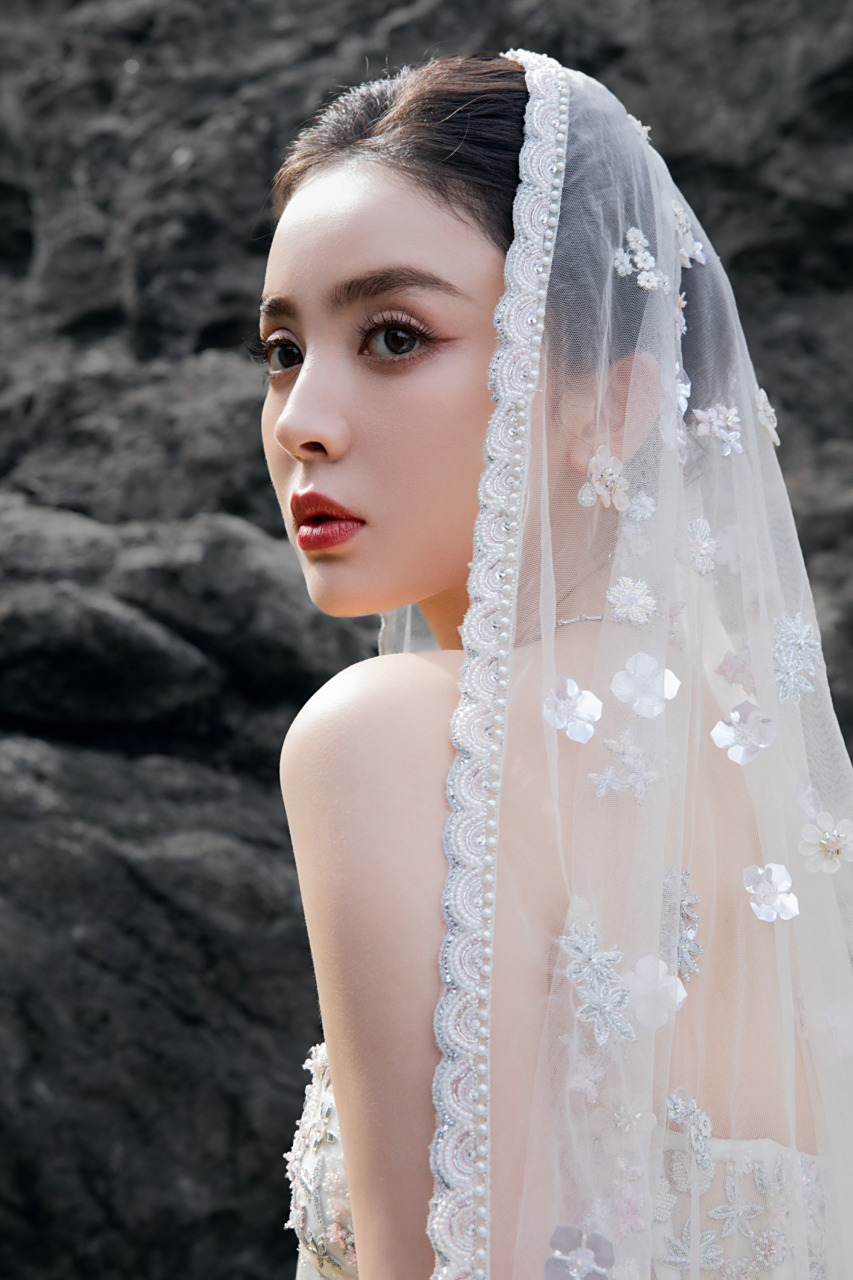 古力娜扎红毯婚纱大片,头纱造型绝美