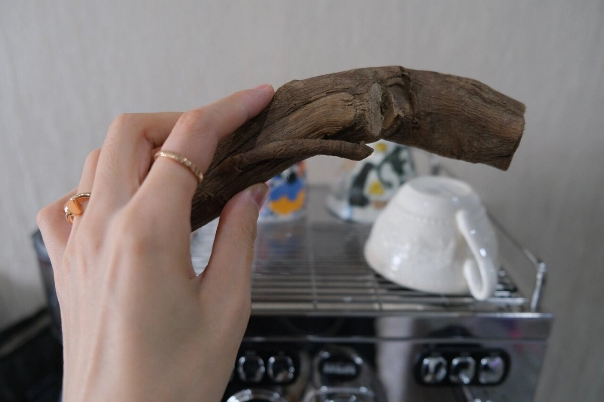 在香料的道路上越陷越深 木姜子根:柠檬味混合樟树香(也可以是洗衣粉