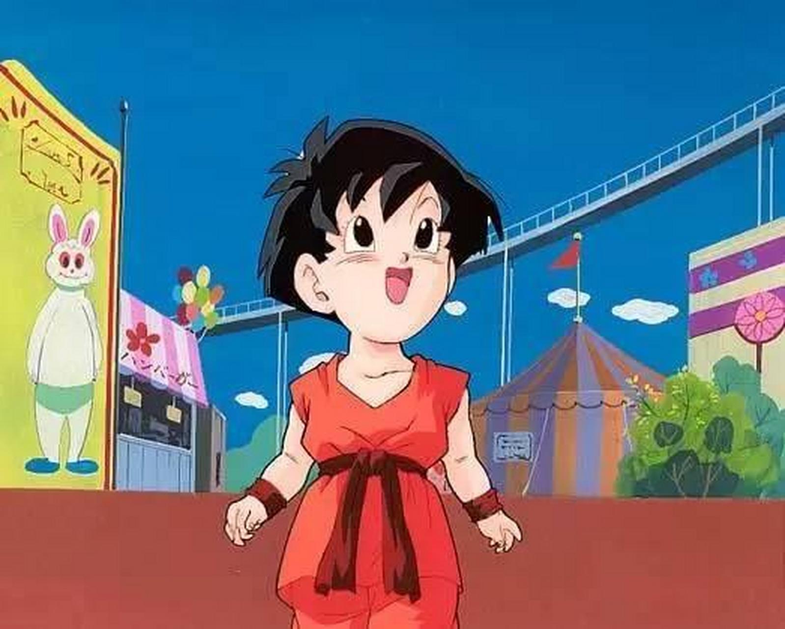 龙珠有个姑娘叫"小芳" 她有三个不同的模样  一个比赛揍大汉 一个宇宙