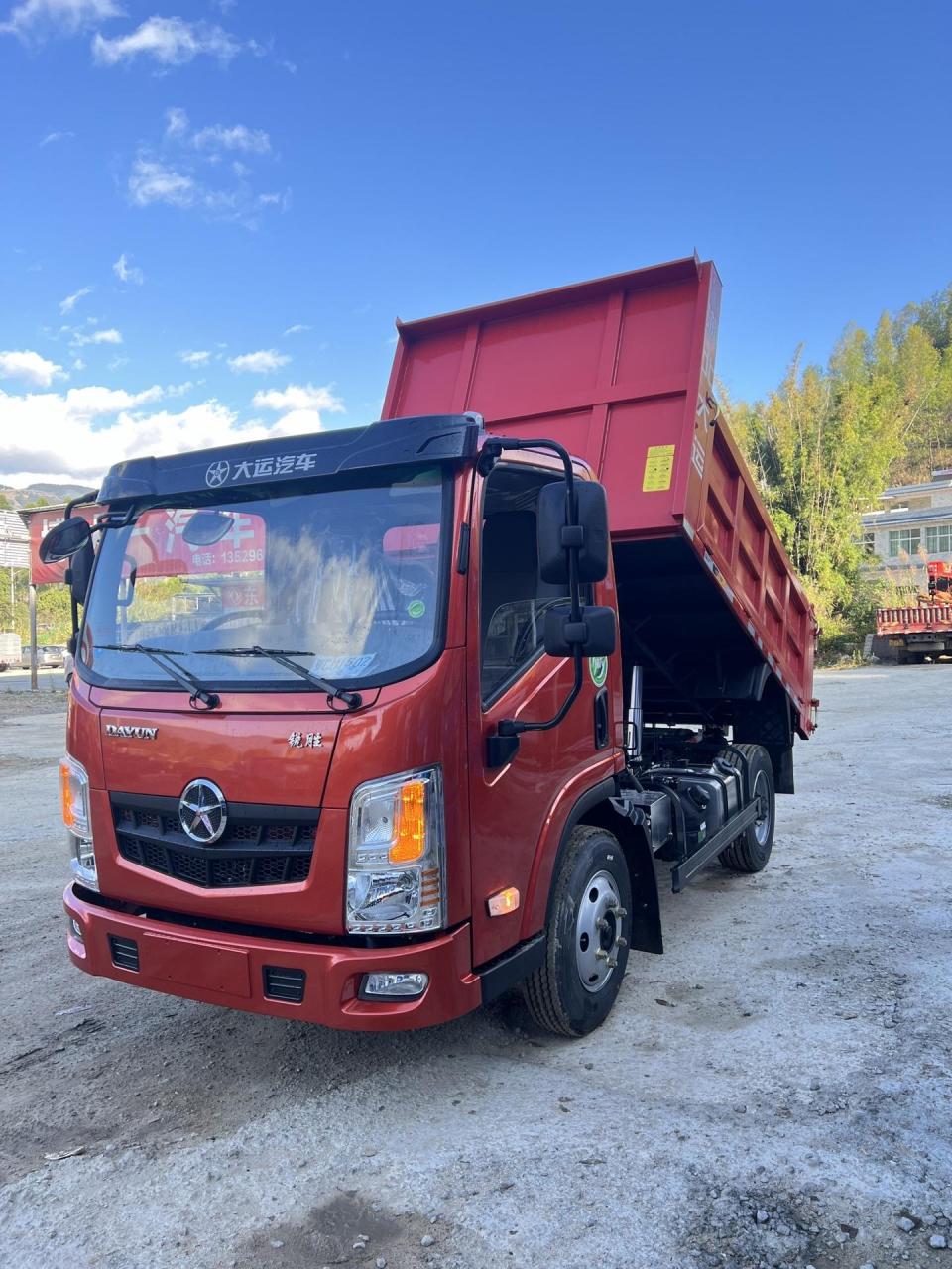 湖北大运蓝牌自卸车.湖北大运锐胜 货箱3.05×1.8×0.