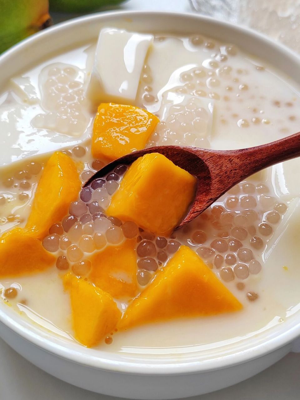 配料:牛奶300g,白糖20g,西米适量,原味乐可芬椰子汁一瓶,吉利丁10g