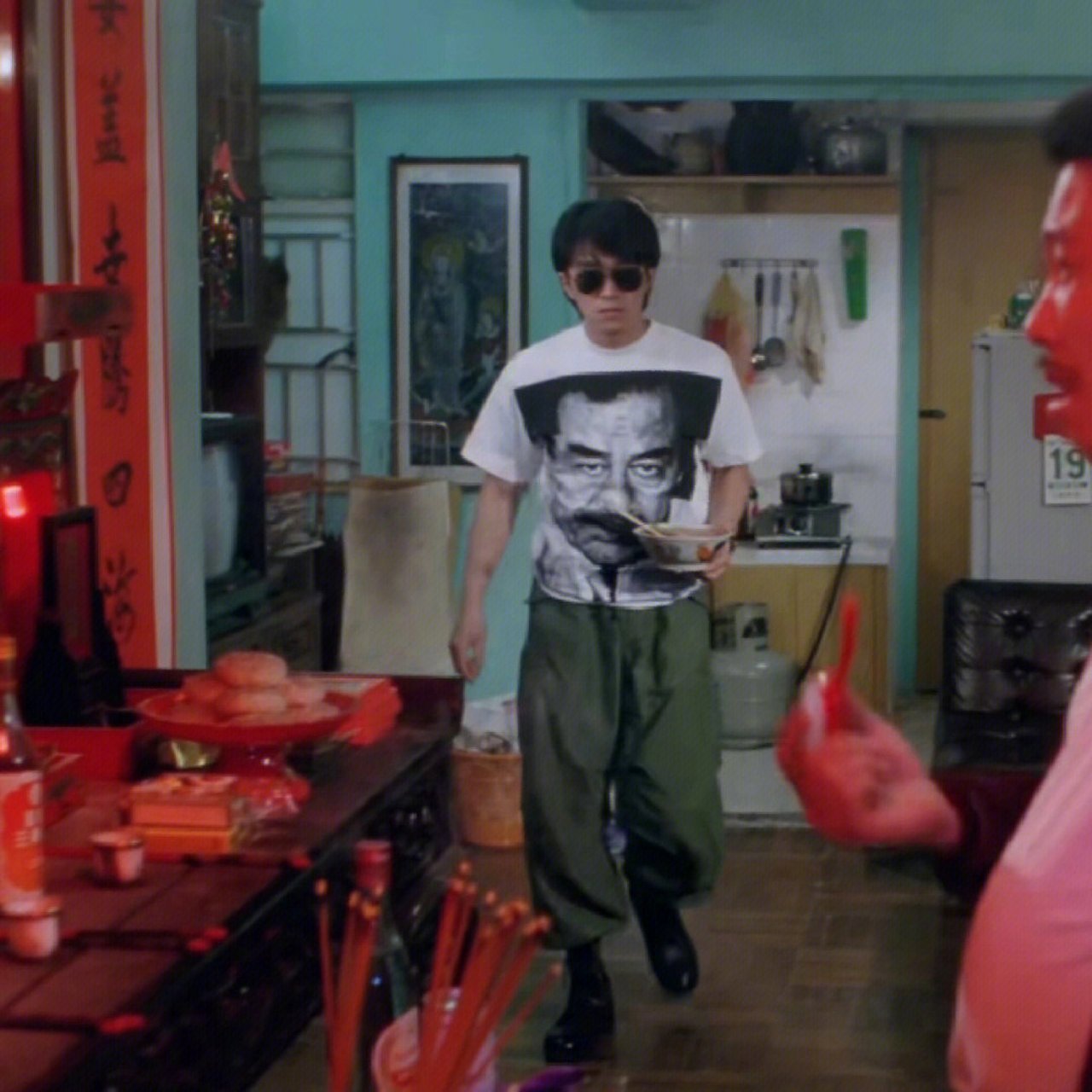 周星驰几十年前的电影穿搭,到今天还在流行.   #动态创作月##幽默