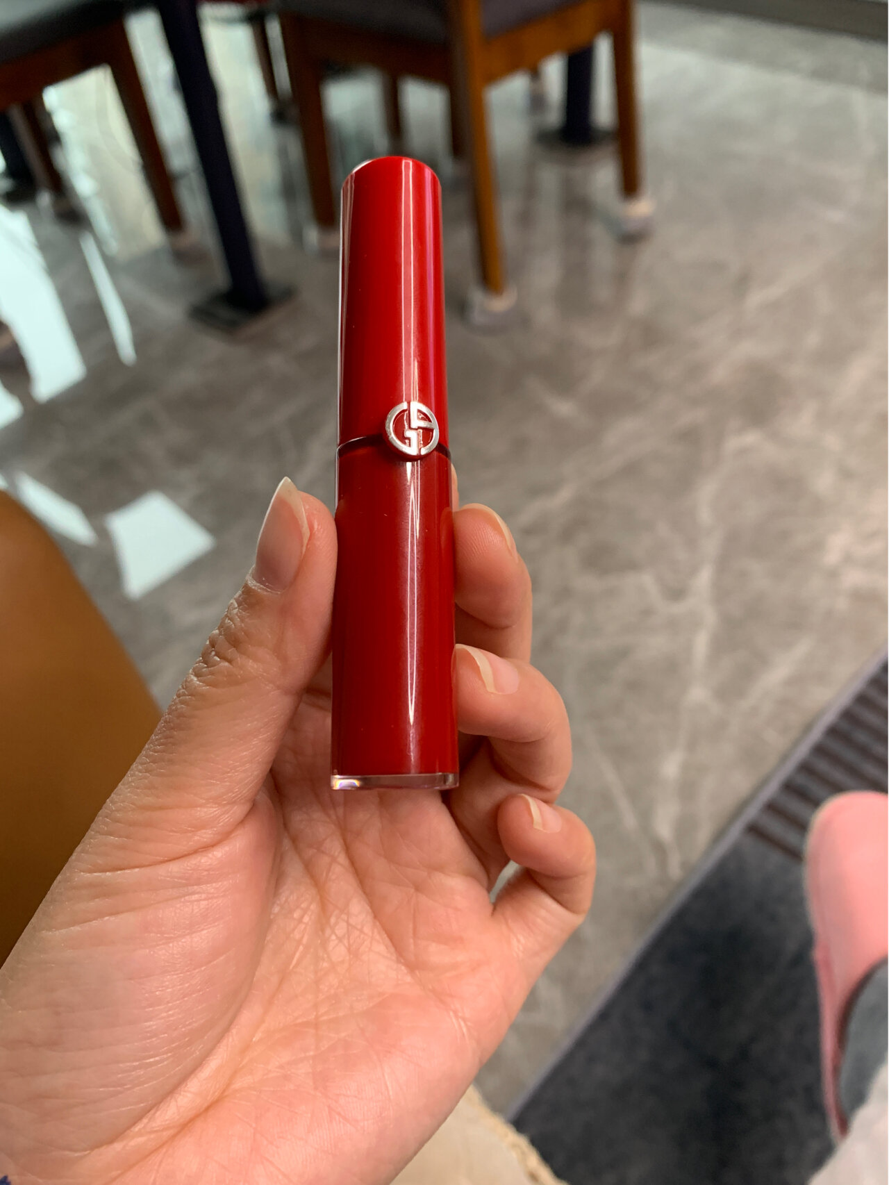 阿玛尼中样套盒真假鉴别 麻烦大家帮我鉴定一下阿玛尼唇釉套盒中样3.