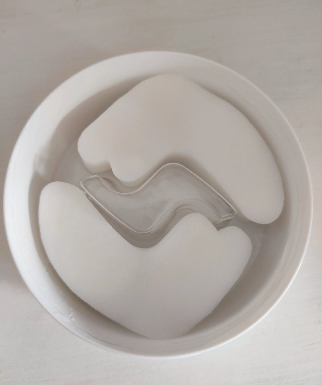 空瓶的日本蛇毒眼膜测评来咯 刚入秋,空气也逐渐干燥,光涂个眼霜感觉