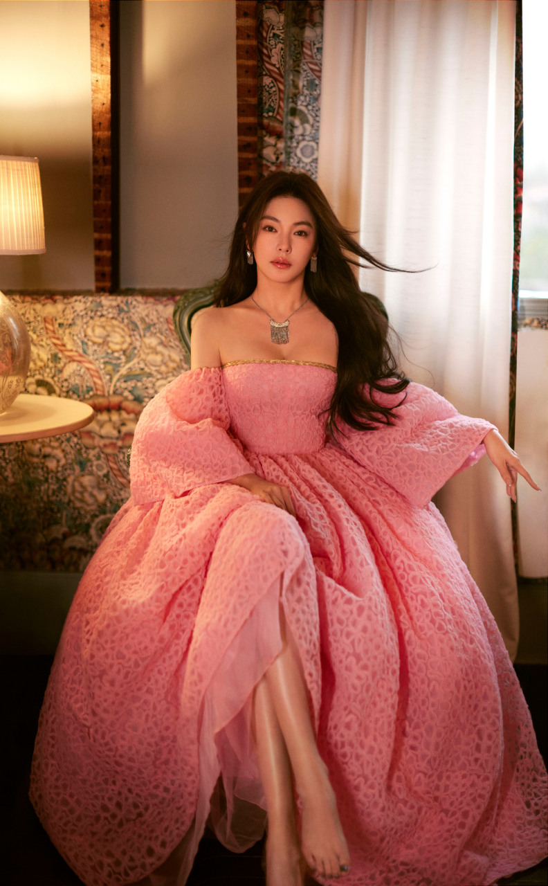 张雨绮百变魅力穿搭写真组图