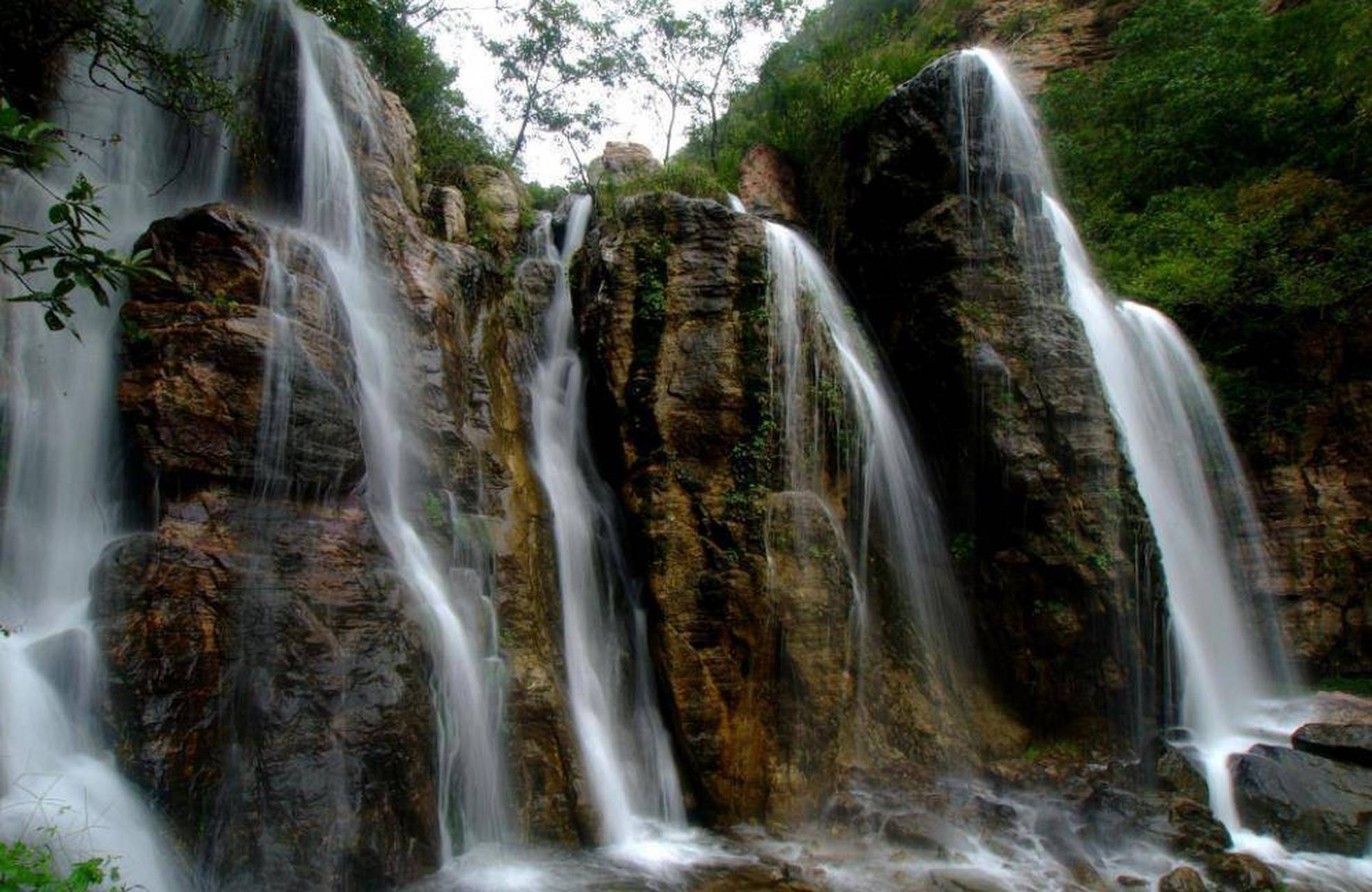 九里沟,哪个风景美 今天小编为大家介绍的,就是河南近名景区,虽然名字