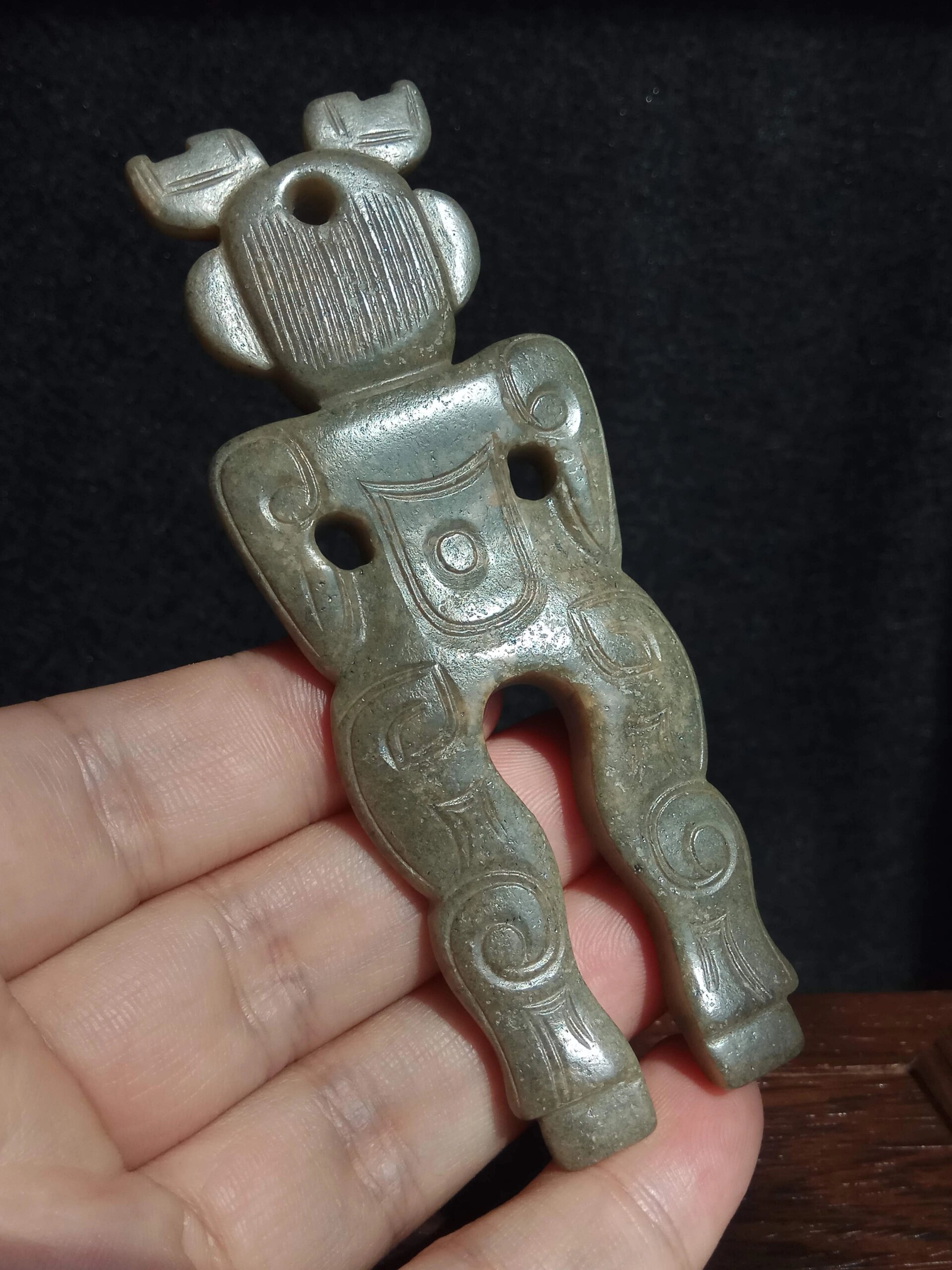 高古玉 商周玉器 老和田青玉 圆雕立姿玉人