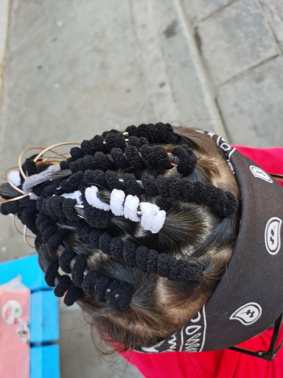 古镇编脏辫彩辫一定要记得往死里砍价 彩辫在大理古城编的,脏辫在喜洲