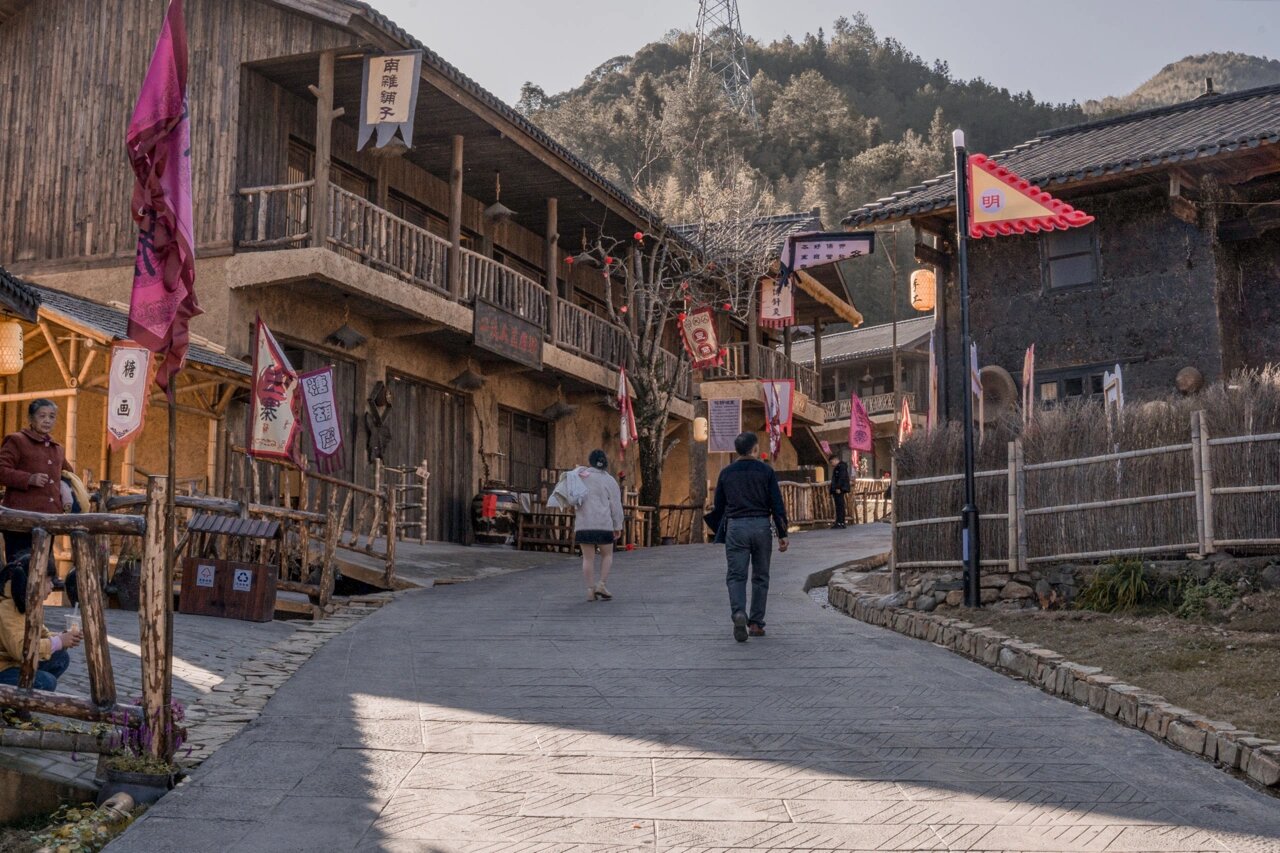 土匪山寨大门图片