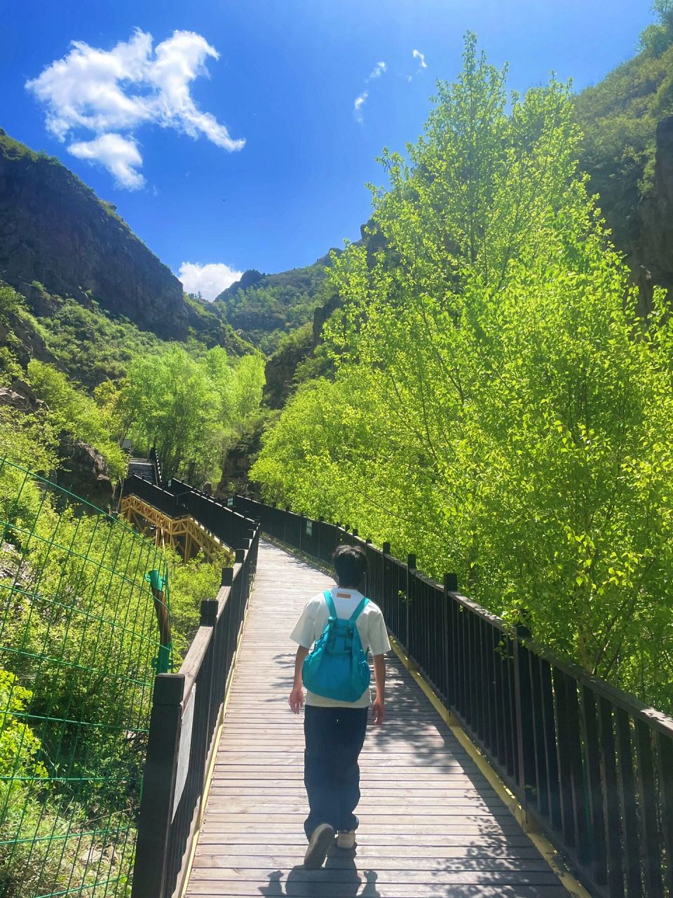 包头周边爬山之旅——九峰山 选了一个好天气去爬山 九峰山果然没有