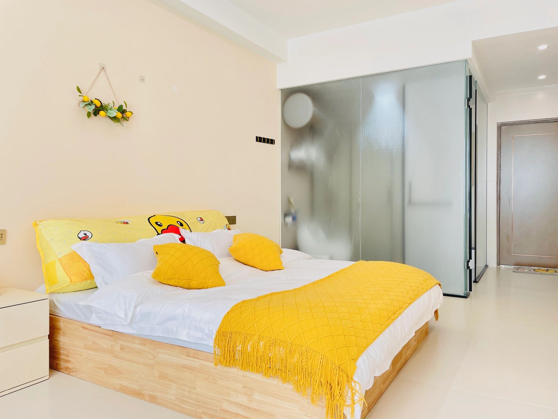 舟山普陀沈家门民宿推荐近码头夜排档 98坐北朝南,面向大海,春暖