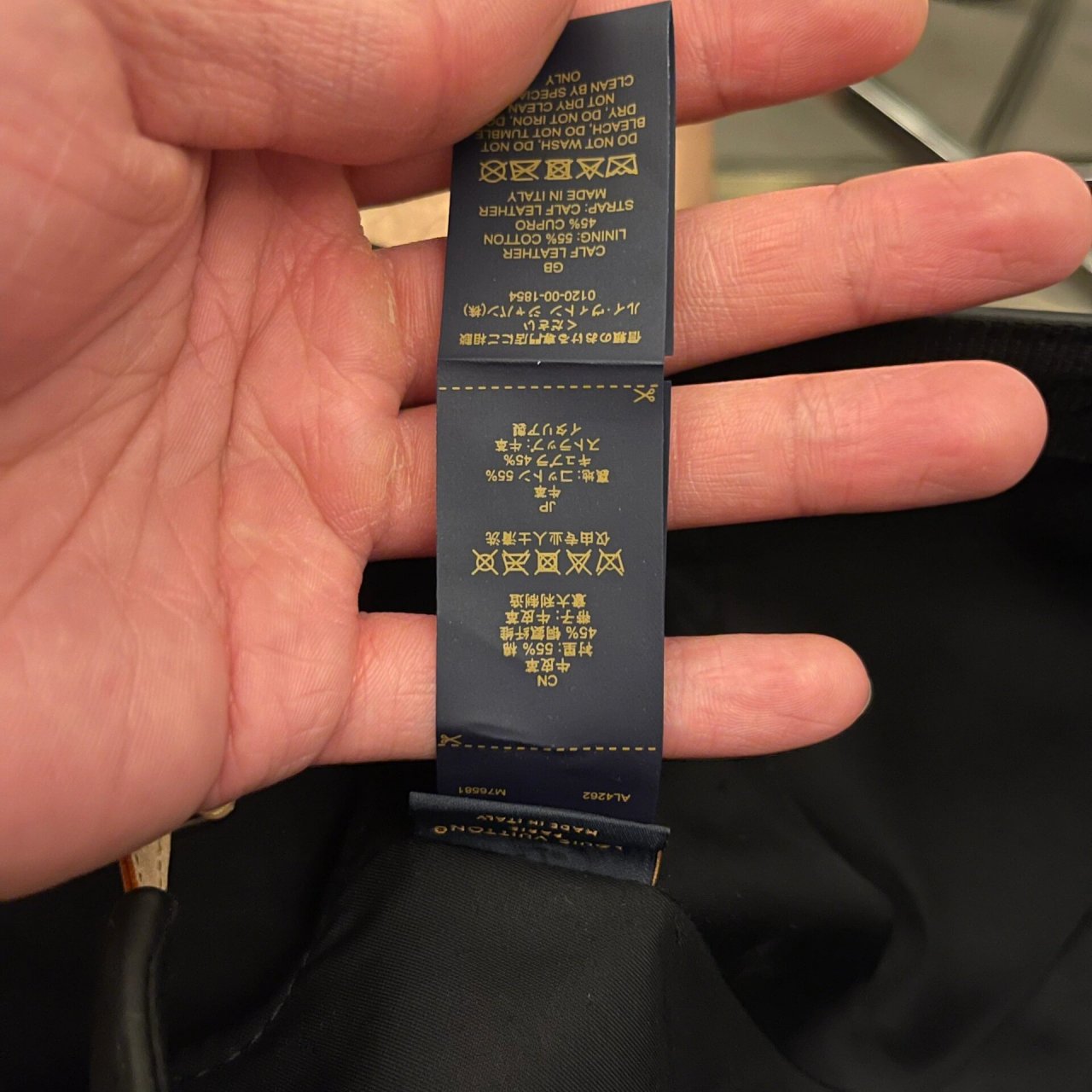 9297伦敦出lv暗纹鸭舌帽 码数60,很少带,没刮痕很新很新 盒子发票