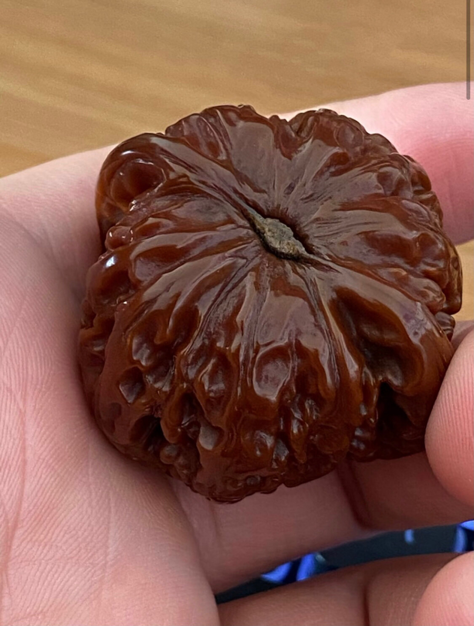 也有人说猪鬃刷含油,所以使用猪鬃刷刷出来的核桃它会油润