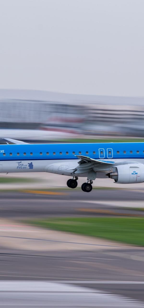 embraererj-195型飞机是巴西航空工业公司e-喷气飞机系列产品之一.