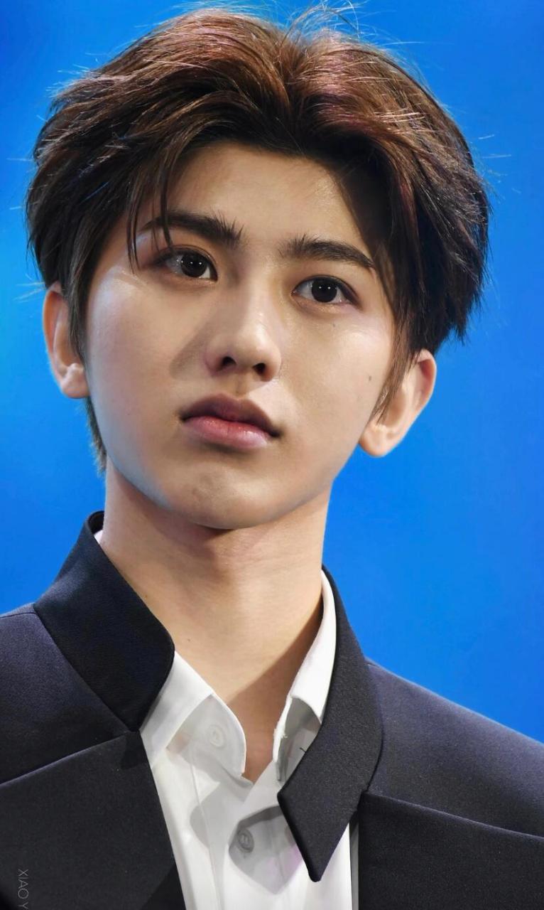 蔡徐坤生图… 这皮肤状态简直不要太好!