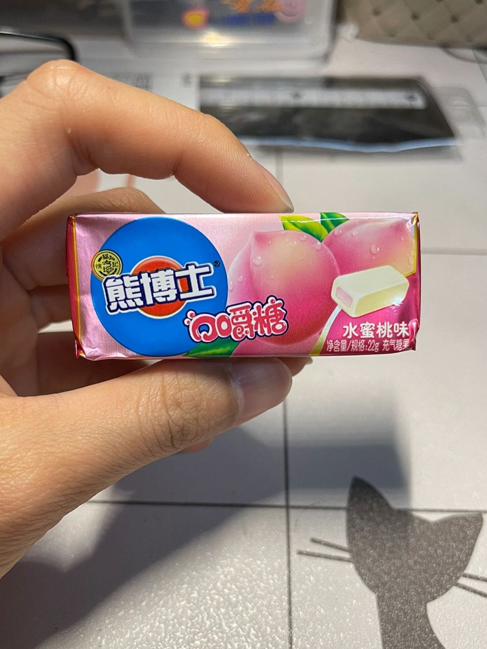 熊博士口嚼糖(水蜜桃味)的热量～ 一份的质量是22克,一份里面有六颗