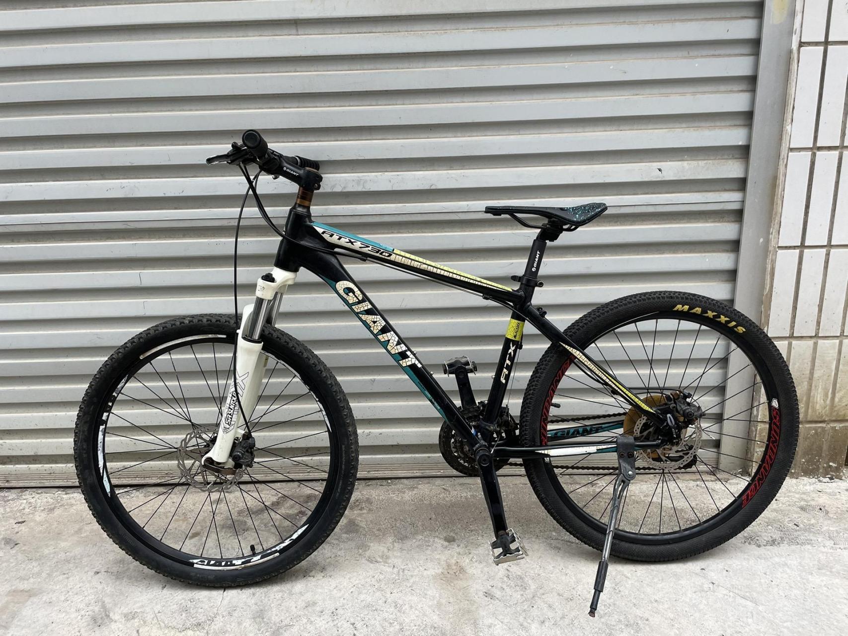 捷安特atx730山地自行车,成色如图实拍图,轮胎26寸,27速,龟裂车架铝