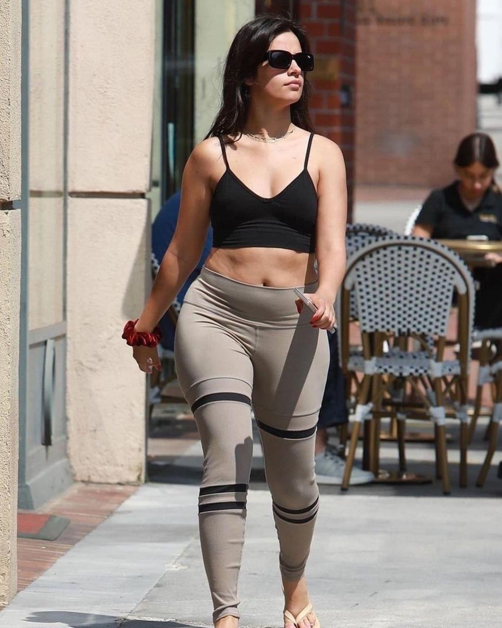 卡妹 camila cabello 的身材太好了,微胖的美女.