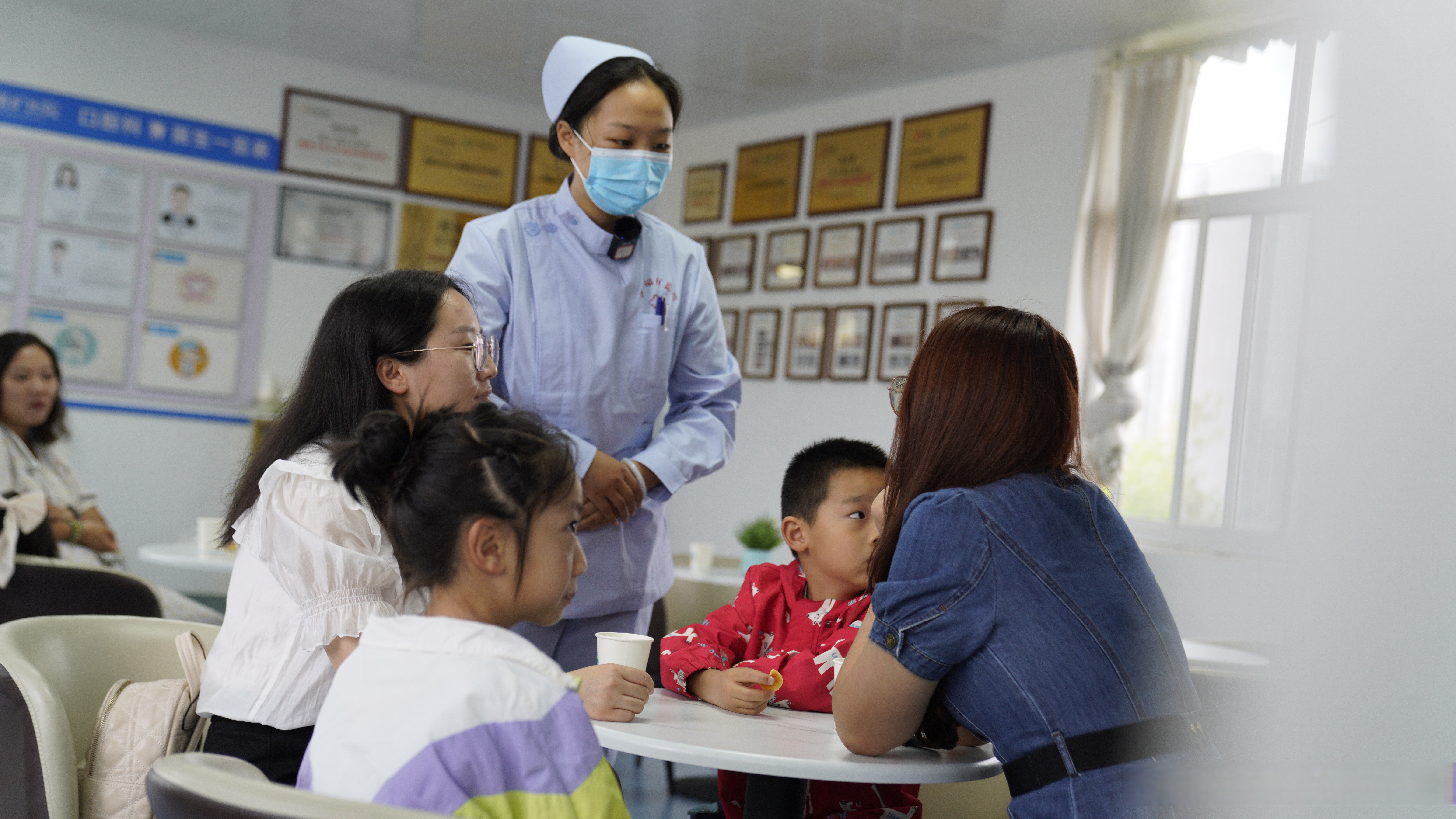 关于友谊医院帮忙挂号陪同看病儿童就诊全程温柔哄护，看病不抗拒的信息