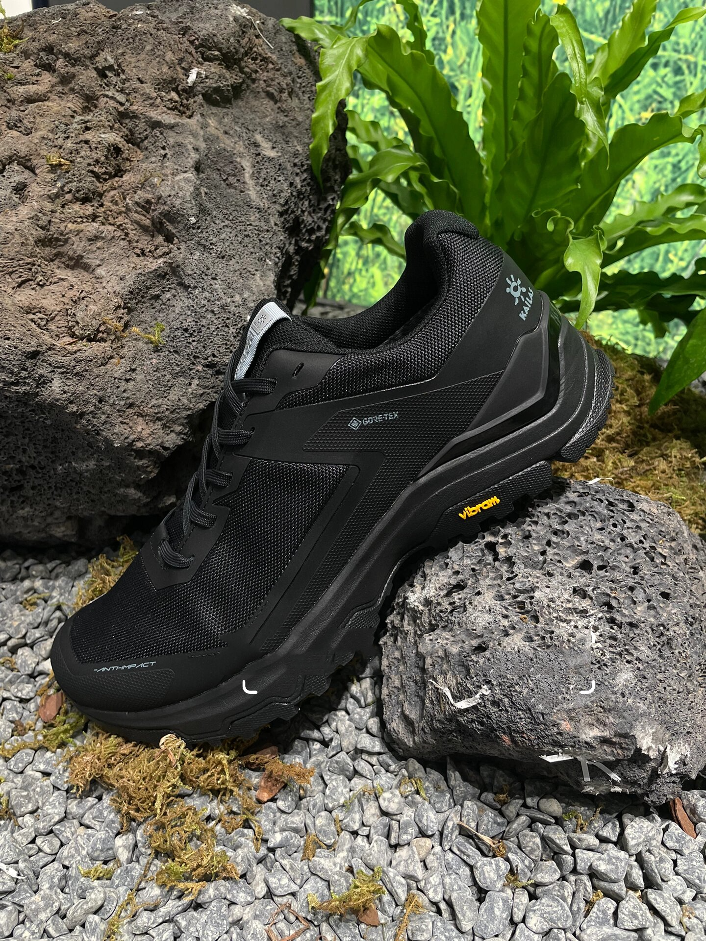 抓地耐磨,轻巧透气 vibram xs trek橡胶大底,耐磨防滑抓地;密实防砂