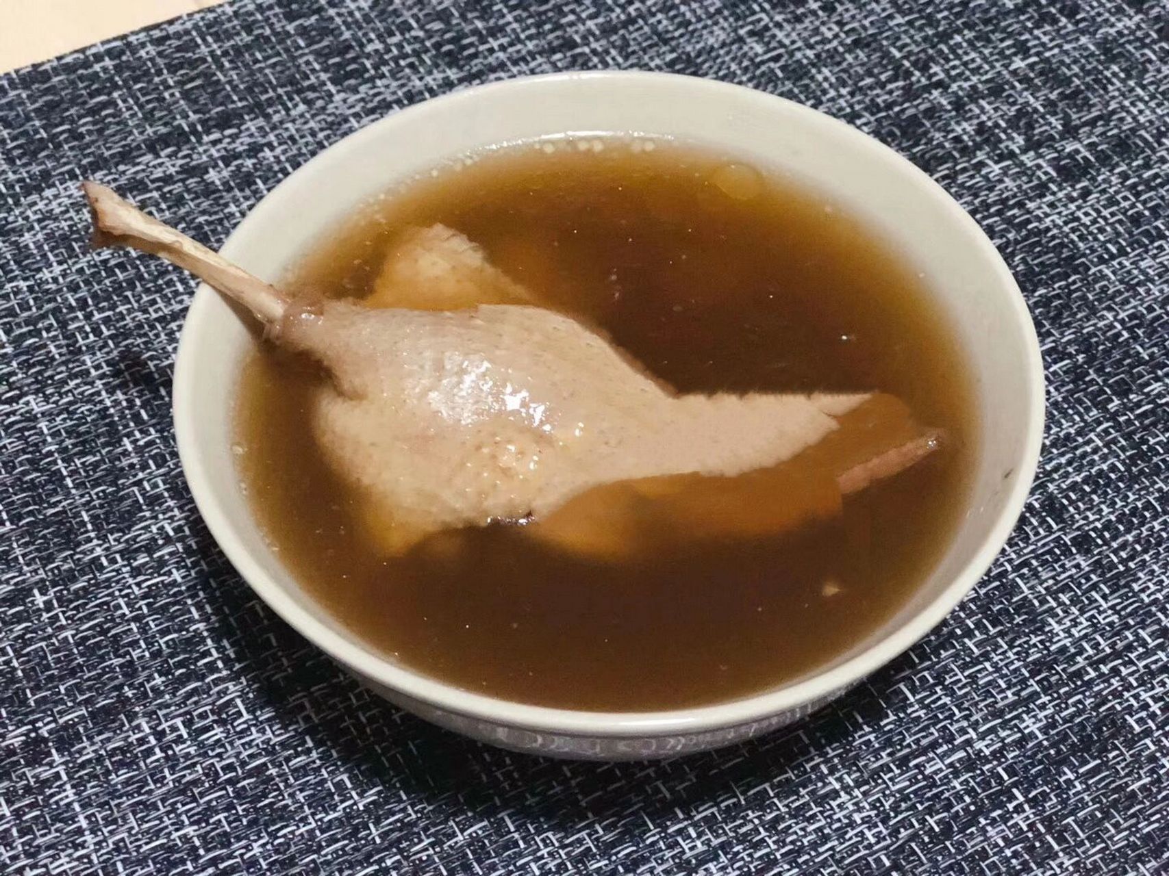 地地胆头煲青头鸭 青头鸭 地胆头 茯苓 南北杏 无花果 蜜枣 姜片 功效