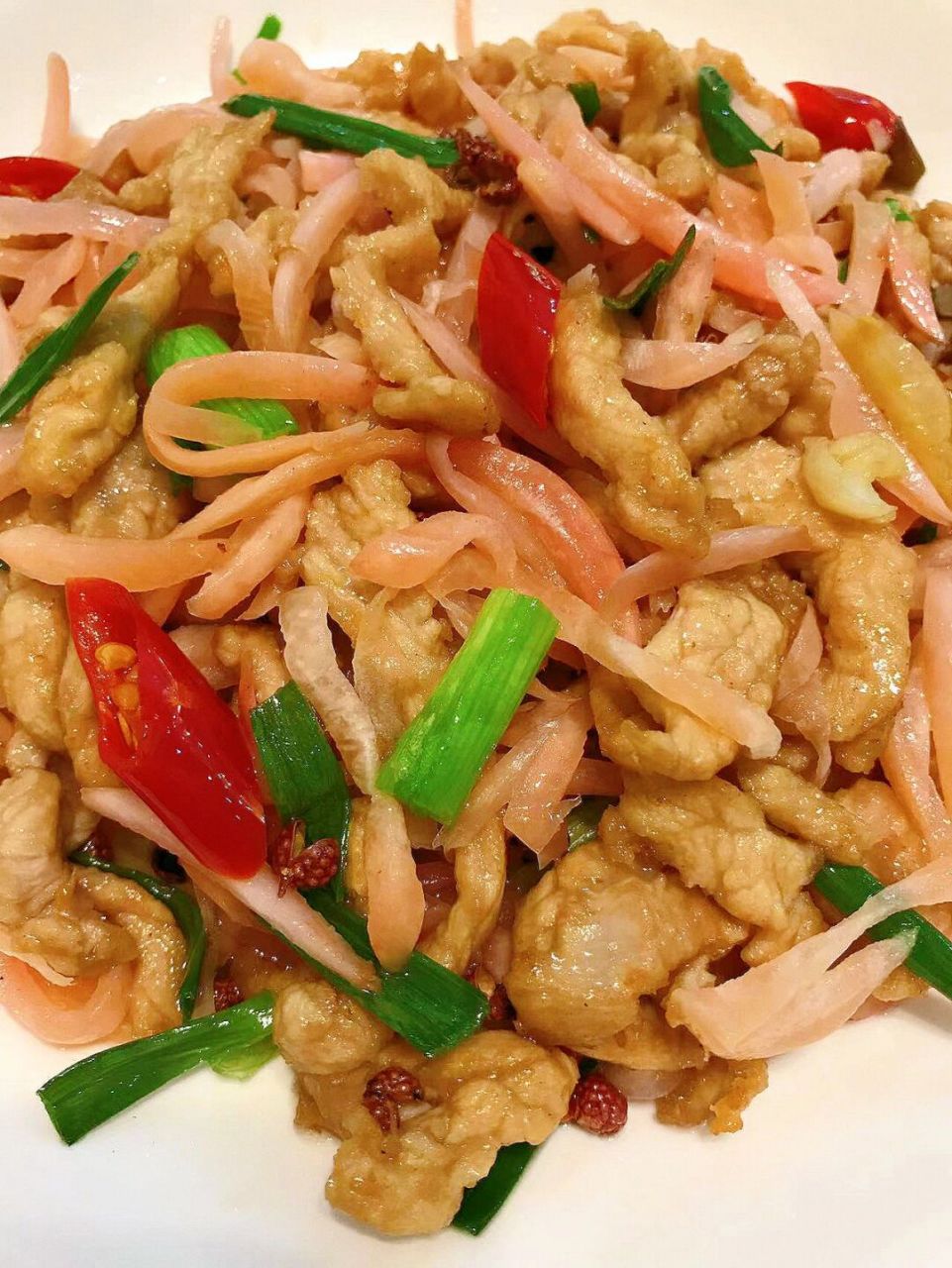 夏天谁能拒绝这盘酸辣开胃的酸萝卜炒肉丝呢 [赞同]今天分享一款酸