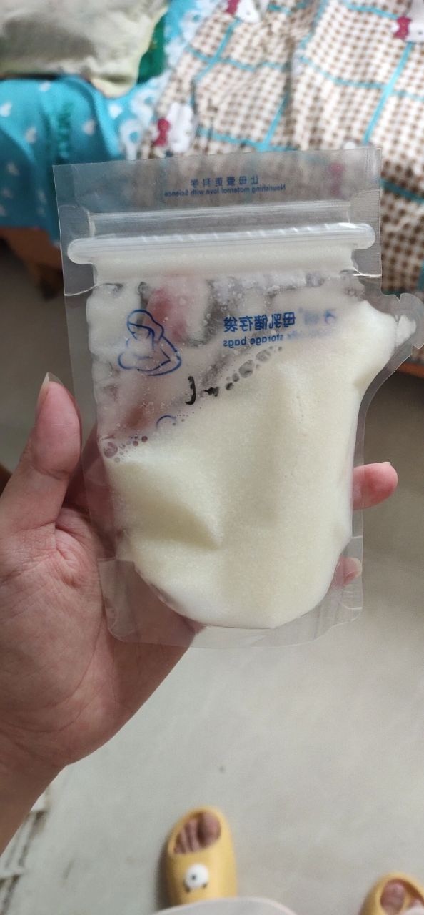 冷冻母乳解冻后有白色颗粒还能喝吗 大家有没有出现过这种情况 冷冻