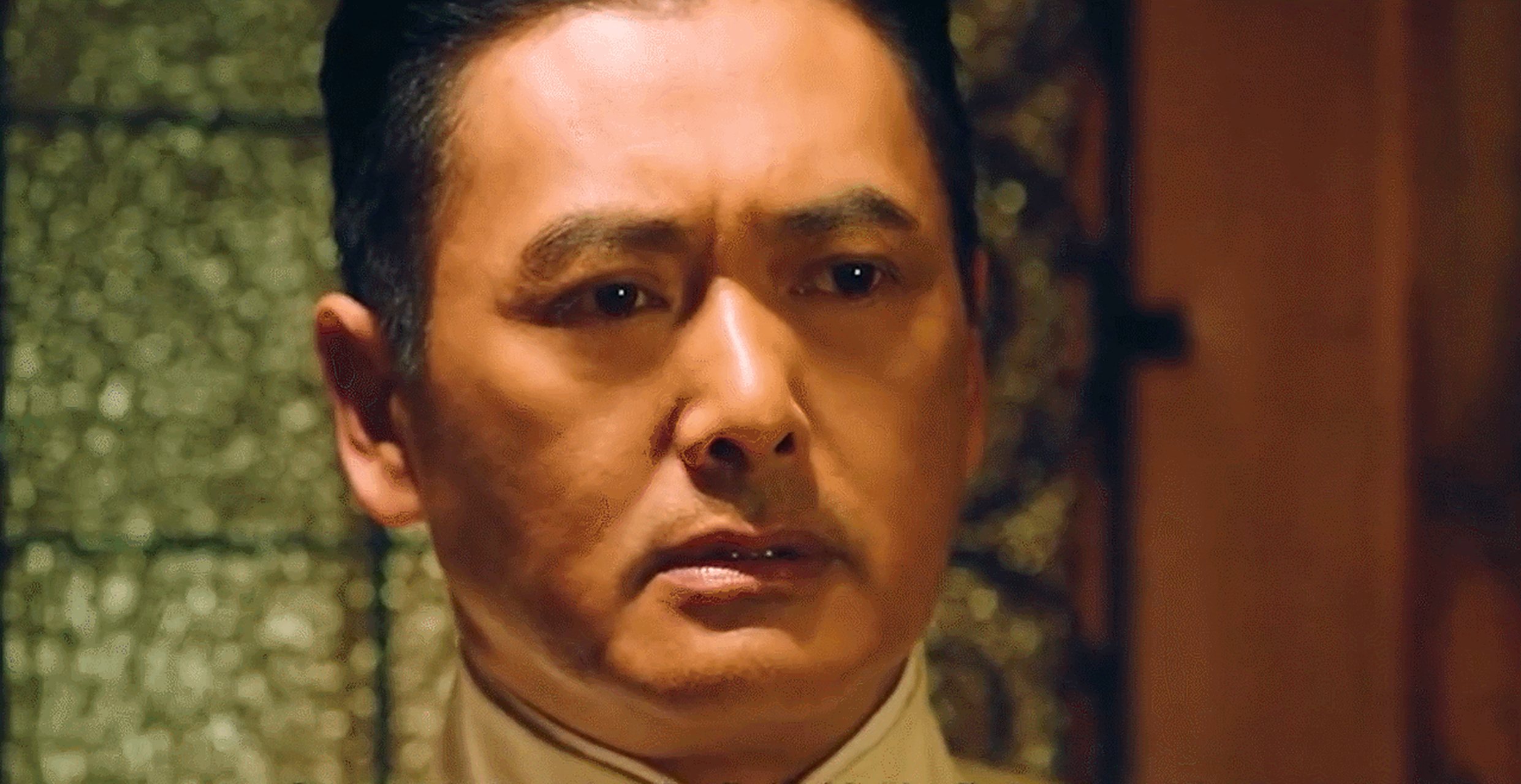 当年,袁泉和周润发合作完《大上海》,两人在晚会相遇,那天,袁泉穿着