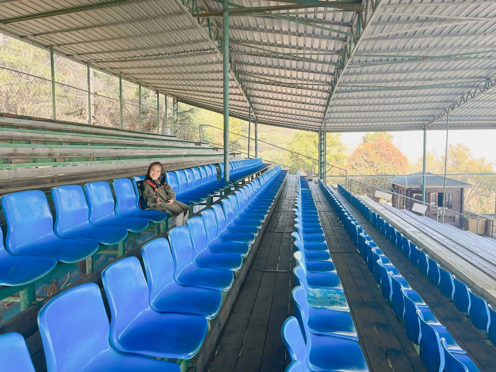 青岛遛娃|青岛东方熊牧场 最近天气都很好 给如意请了假,天天出去玩.