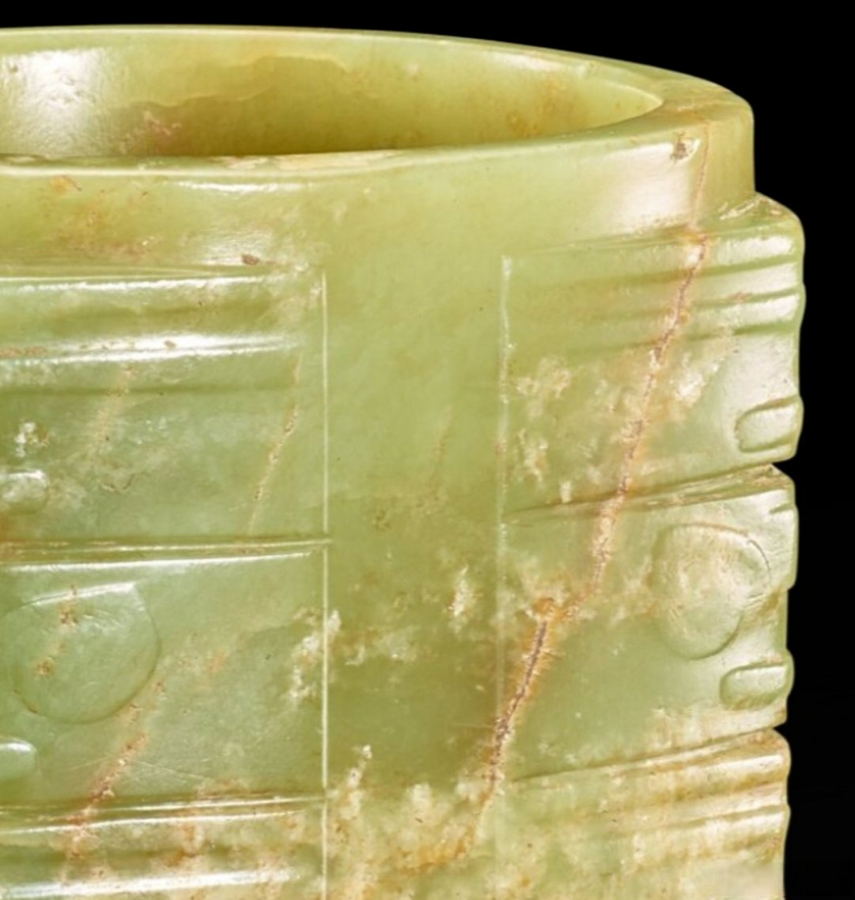 #古玉居说玉# 神人兽面纹玉琮,拍场新贵,但从纹饰看,可以确定不是良渚