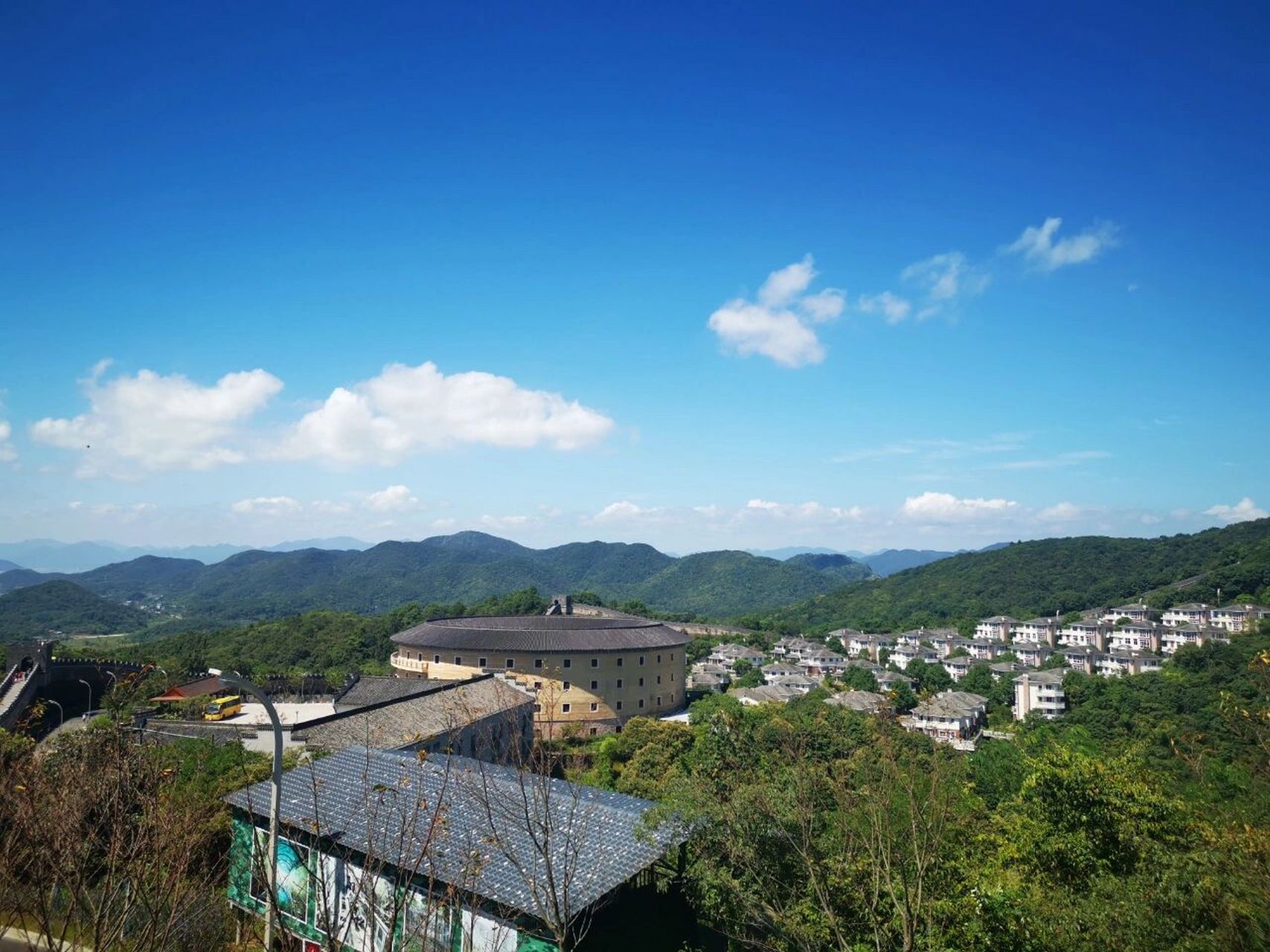 宁波61海上长城 位于宁波奉化黄贤村 距离宁波市区44公里,差不多1个