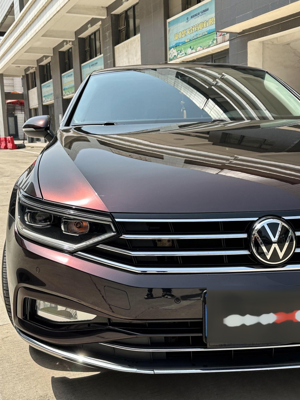 大众 迈腾 pet流光黑魅红 改色完工73