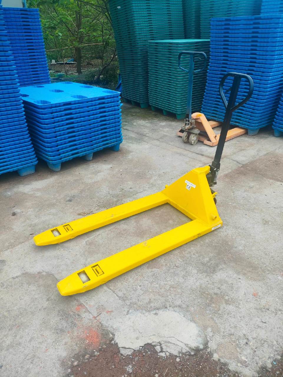 某电商平台转型,处理全新未用的液压叉车数台,载重2.