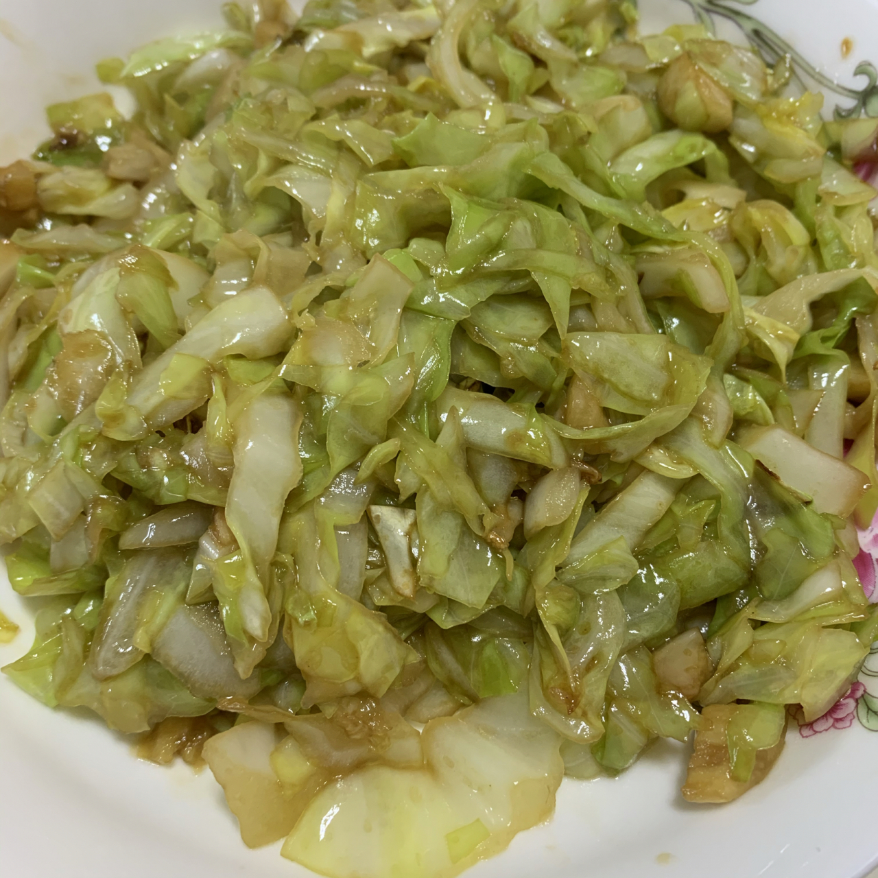 分享给大家做法,也为了不让自己忘掉做法 材料: 半个大头菜切丝,蒜瓣5