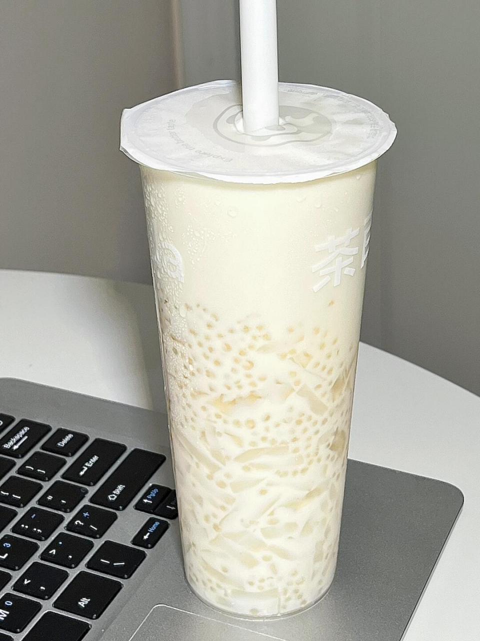 又奶又白的一杯奶茶,乌龙茶底很是清爽,真的太好喝了!