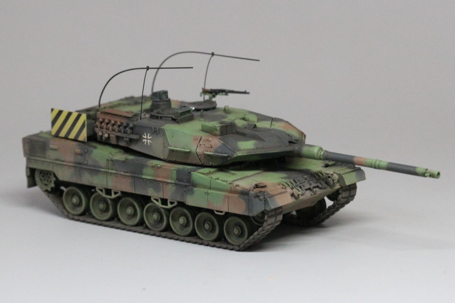 1/72 德国豹2a6主战坦克 本次制作的是德国豹2a6主战坦克 板件使用