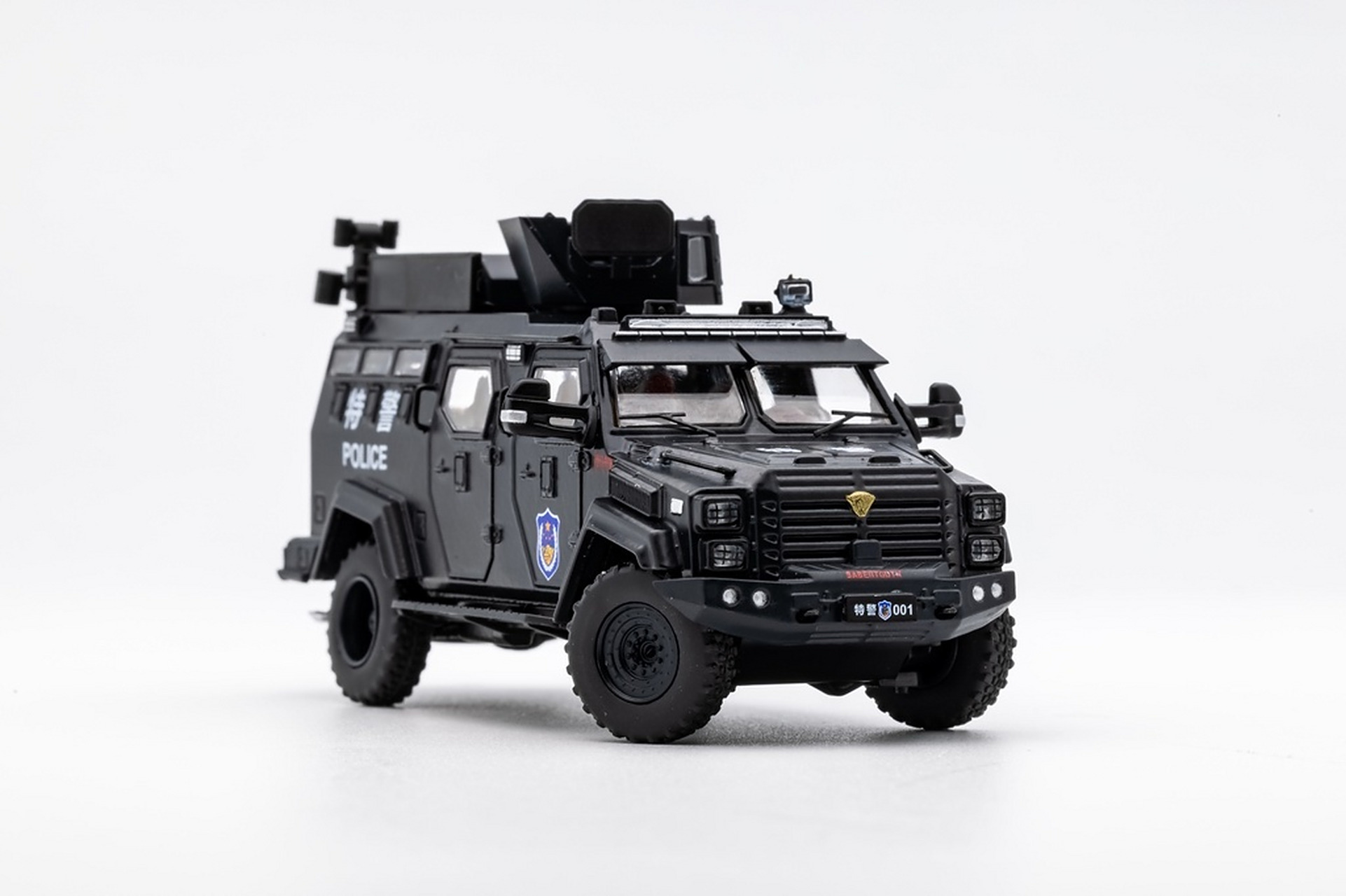 gcd这次推出剑齿虎防暴装甲车应该是首款警用装甲车题材的模型,比例