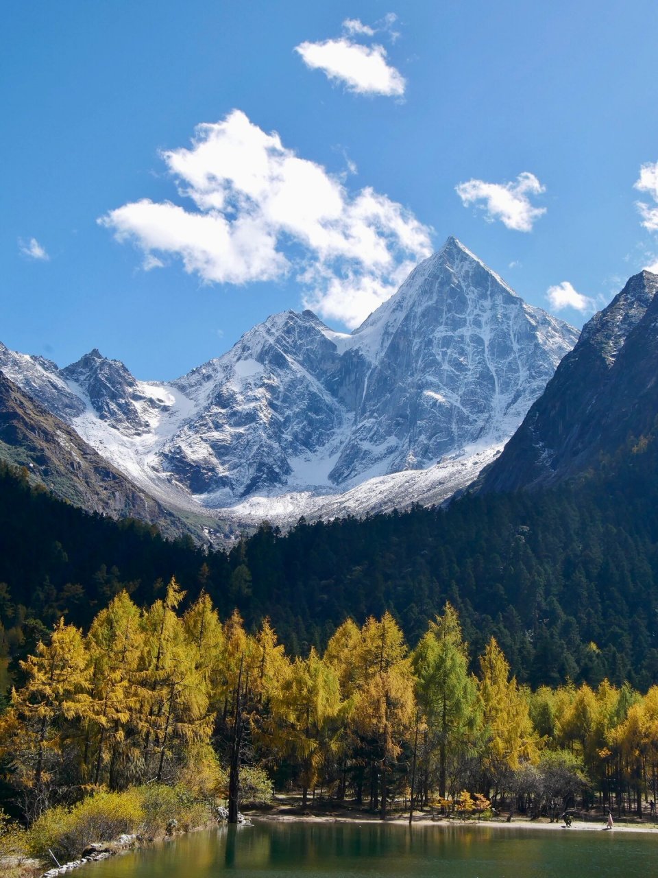 毕棚沟米亚罗两日游 第一天,从成都出发两个小时到桃坪羌寨,门票30,可