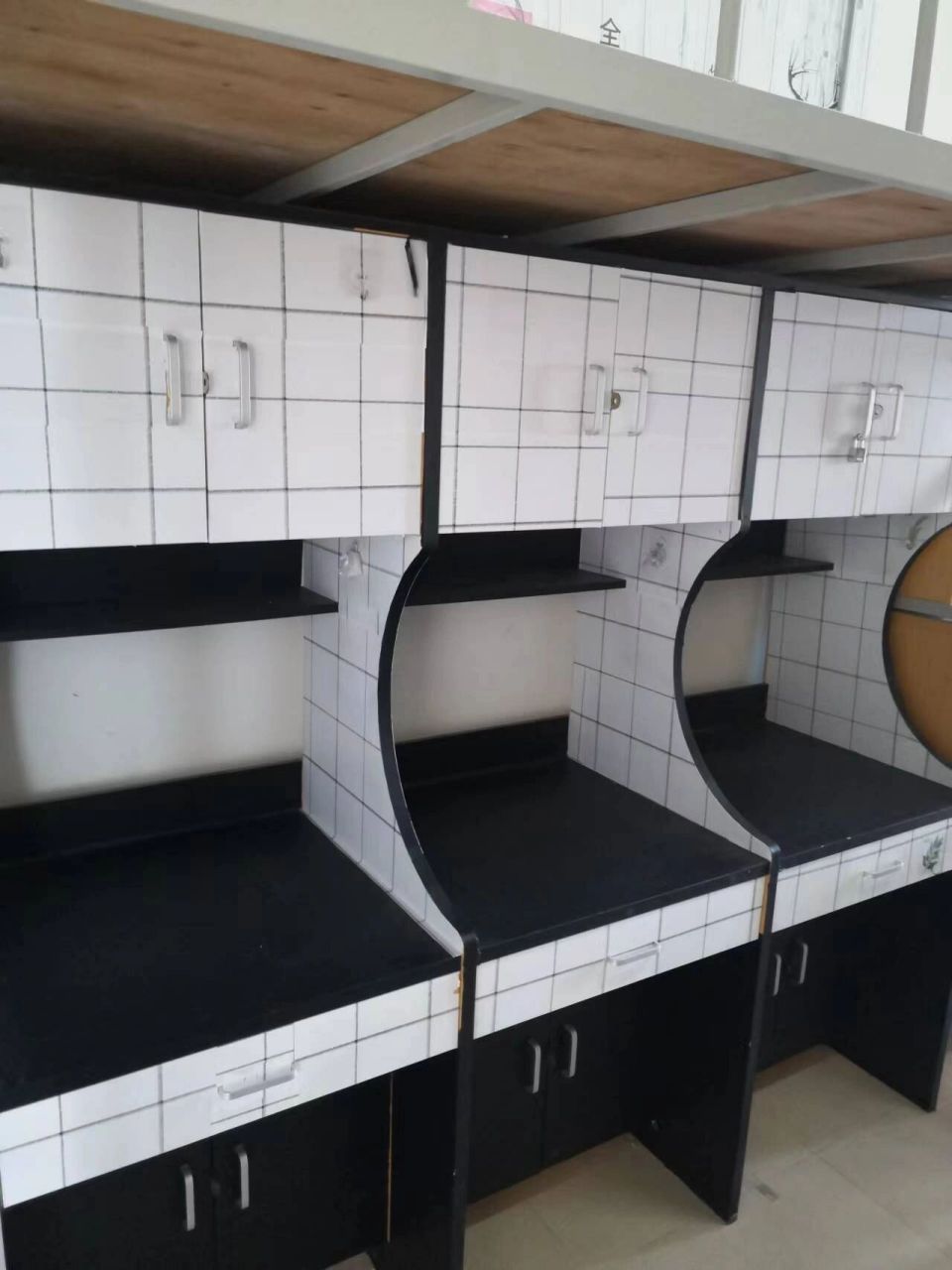 东莞城市学院六人间宿舍实拍 去年插本生来的城院,这几张是我当时来的