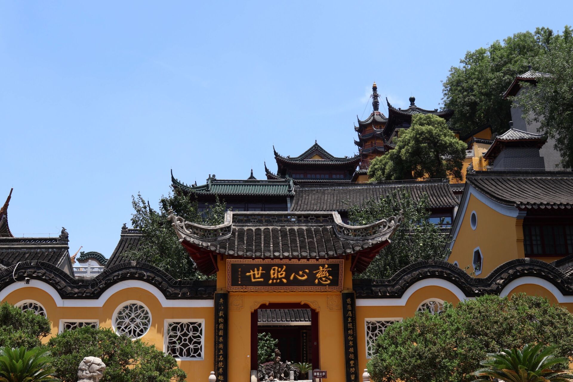 镇江金山寺攻略    金山寺位于江苏镇江,建于东晋,因白娘子水漫金山寺