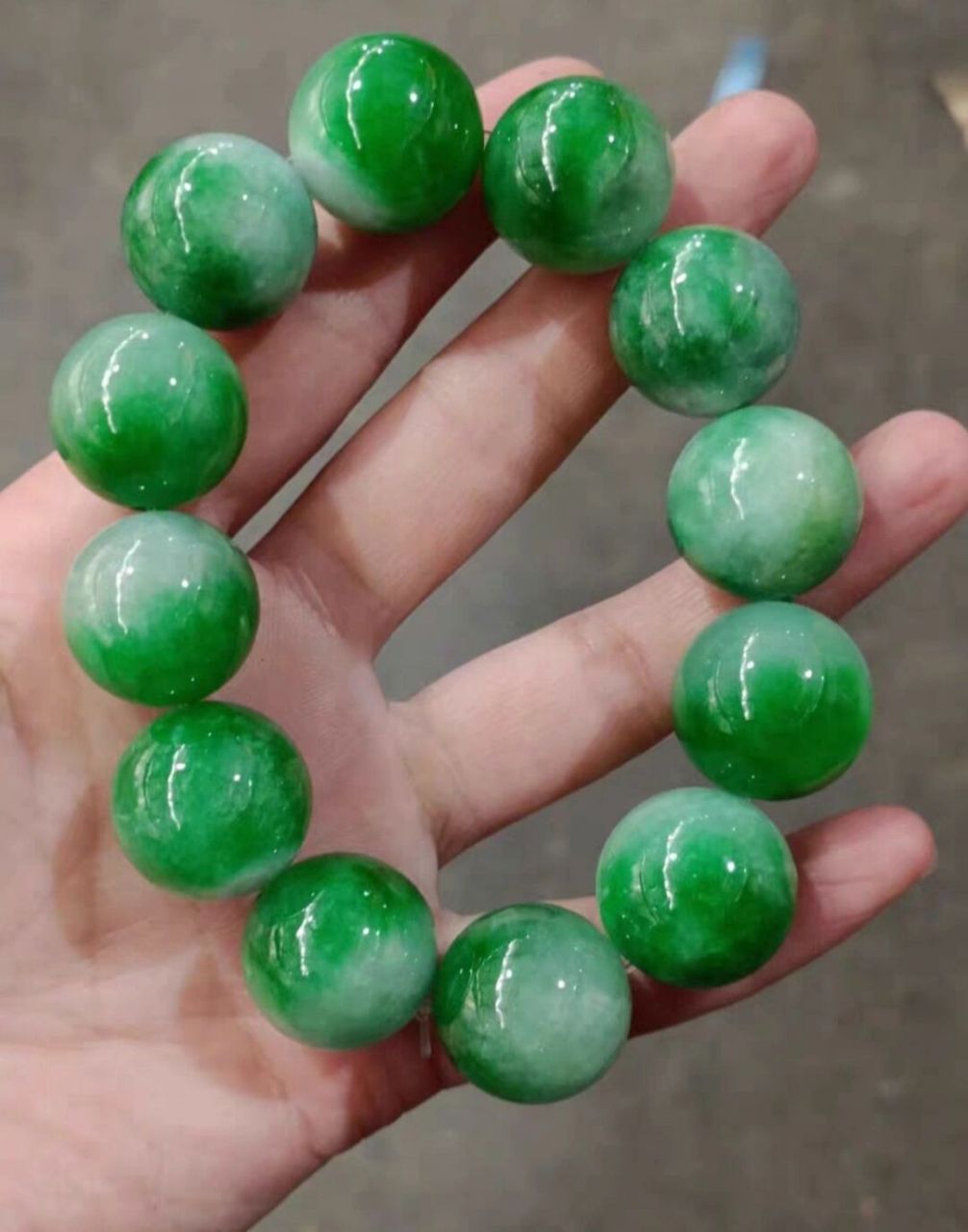 早期旧藏一枚清代白底青手串手链 白飘绿老翡翠圆珠手串手链  品质