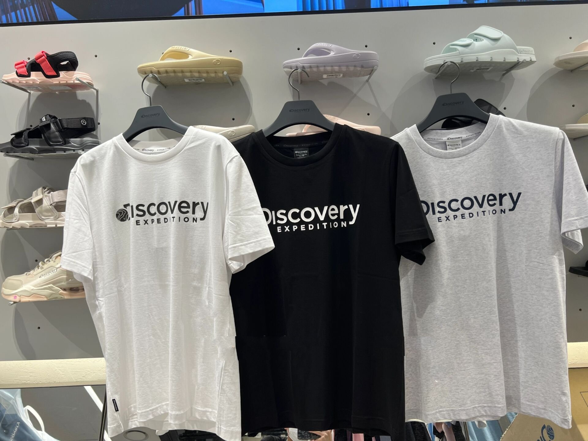 韩国潮牌9693打折9915的discovery短袖冲起来