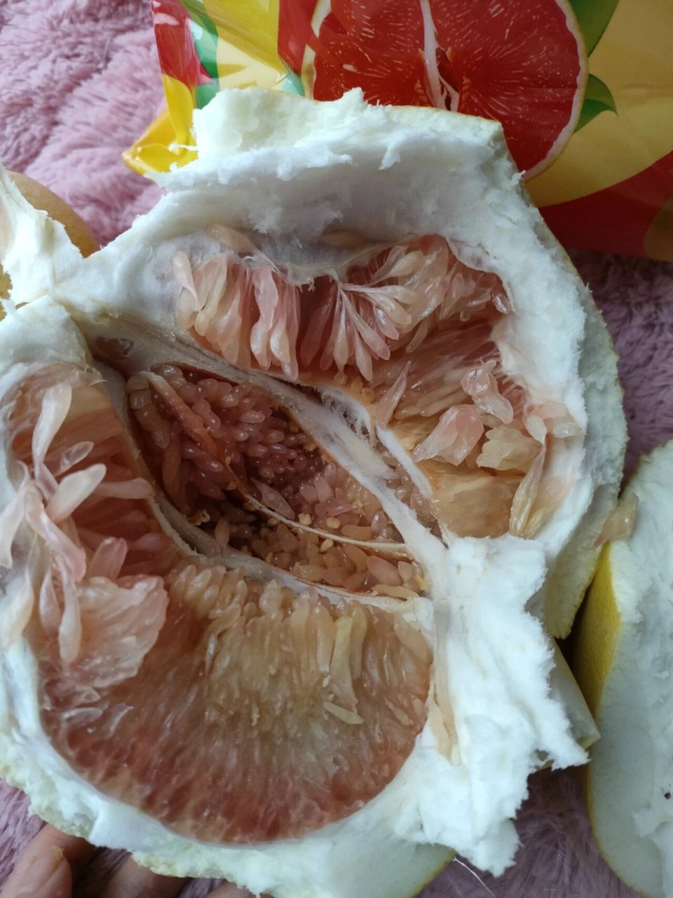 这柚子是坏了嘛 还是说它就长这样02 头一次花钱买到这么难吃的柚子