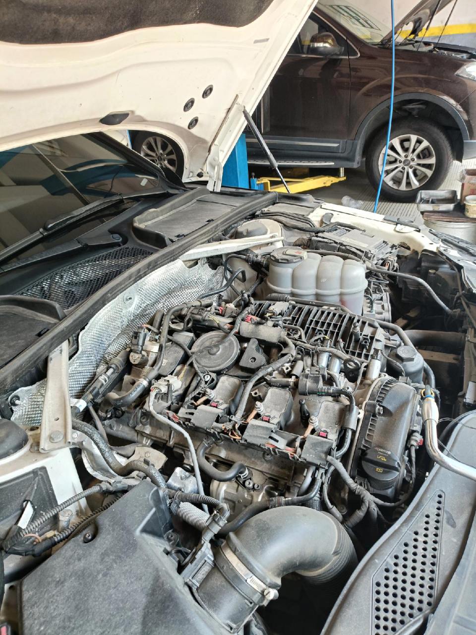 0t定期保养,更换刹车油,更换波箱油,更换水箱水,清洗积碳节气门,清洗