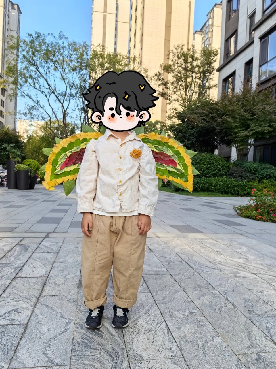 幼儿园的手工树叶服装 这手工树叶翅膀不错吧?反正我自我感觉非常良好