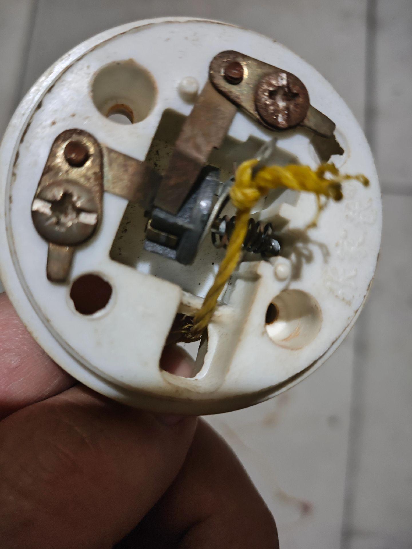 轻轻松松老式灯绳开关老式开关图片老物件拉线开关老式拉绳灯线和弹簧