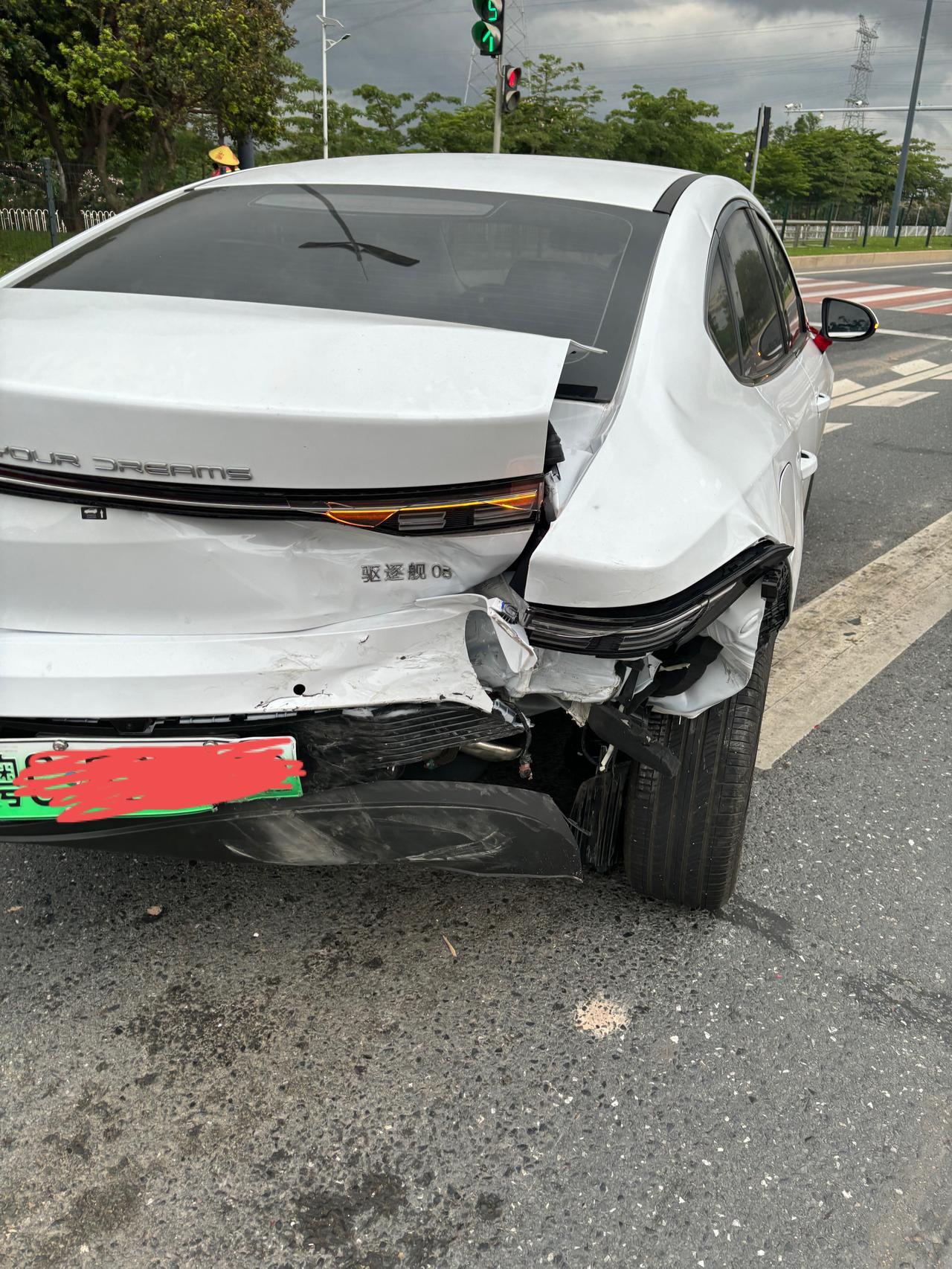 新车被追尾是否要换车(新车被追尾能修好吗)